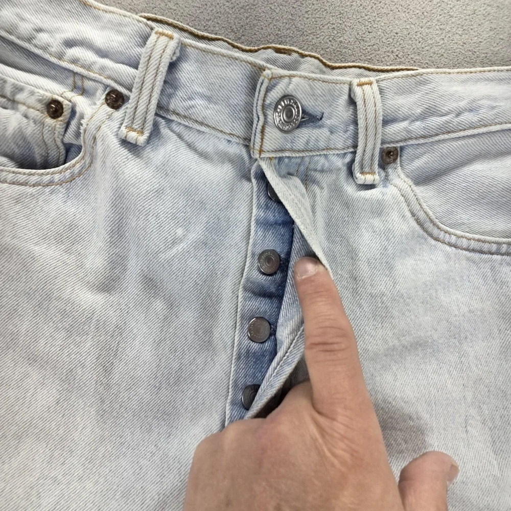 Vintage Levis 501 Jeans Mens‎ Blue Light Wash Button Fly Made In USA Fits 30x26